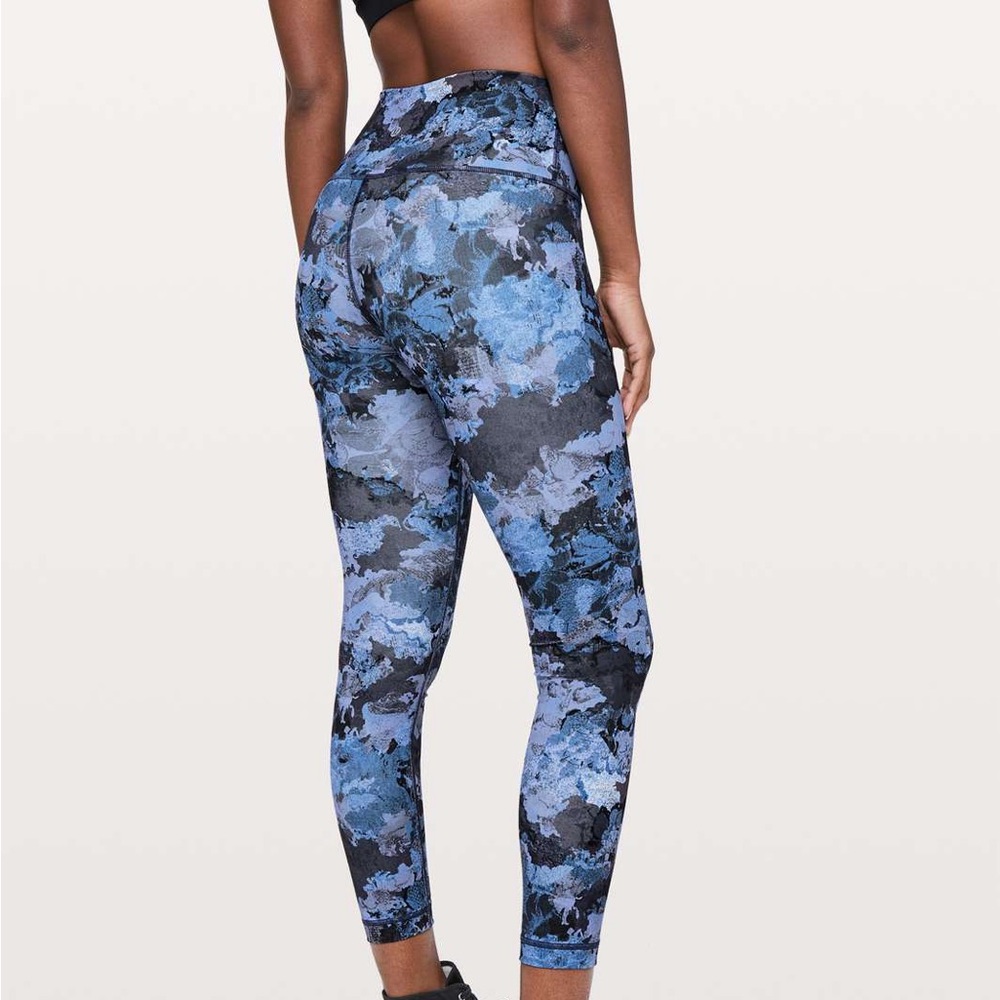 Lululemon Wunder Under size 6 screen camo multi